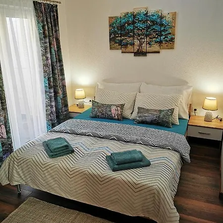 Apartman Deak *